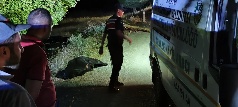 İki otomobil çarpıştı: 1 ölü, 6 yaralı