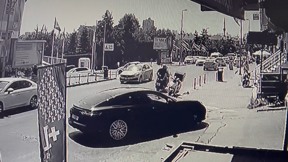 Beşiktaşlı futbolcu Umut Meraş'ın yaptığı kaza kamerada
