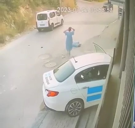 Ehliyetsiz sürücü 4 kişiye çarptı