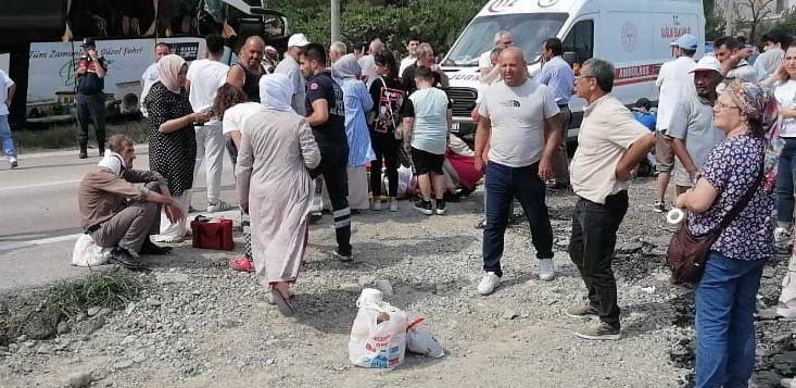 Otobüsünün önüne çıkan köpek kazaya yol açtı: 1 ölü, 7 yaralı