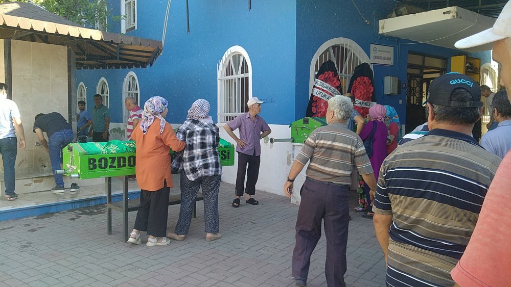 Elektrik akımına kapılarak ölen anne- kız gözyaşlarıyla yan yana toprağa verildi