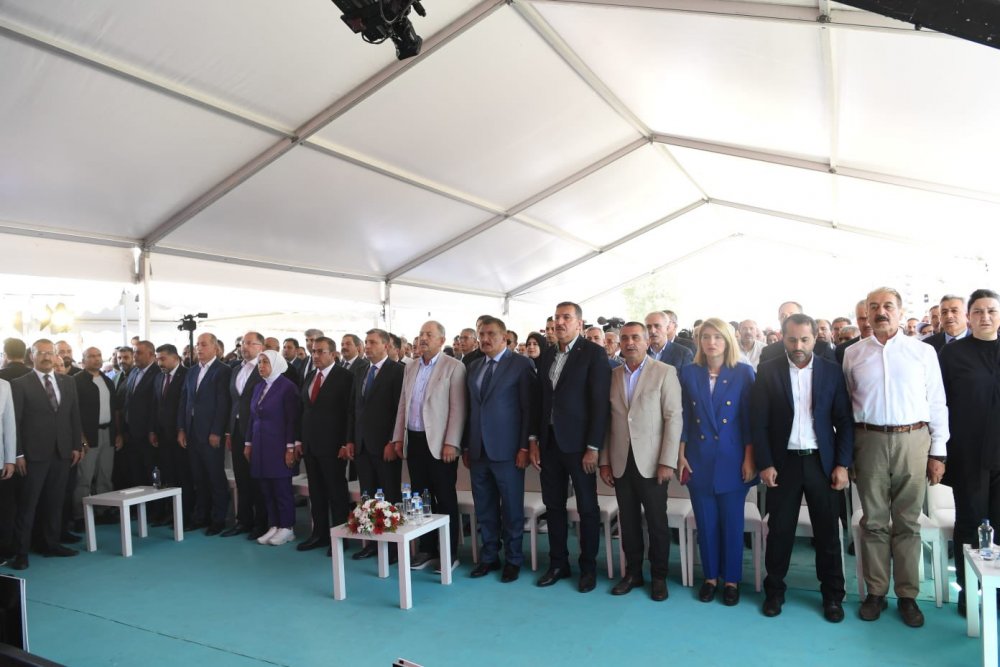 Bakan Özhaseki: Deprem, 8- 9 şiddetinde bile olsa evimizden çıkmayacağız