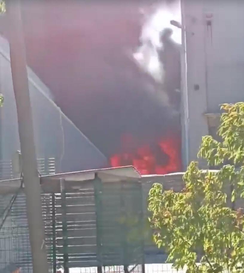 Geri dönüşüm tesisindeki yangın bitişikteki turşu fabrikasını da yaktı