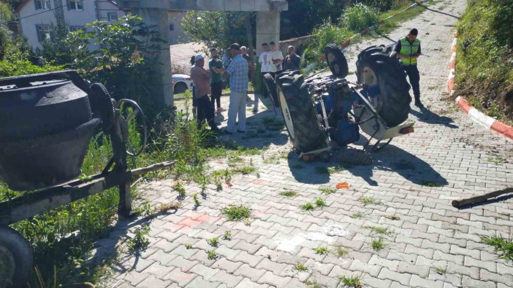 Harç tankerini bağladığı traktörüyle takla attı: 1 yaralı