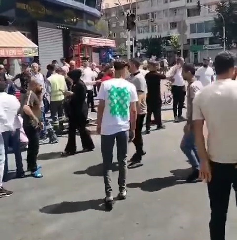 Sokak ortasında silahlı kavga; 1 ölü