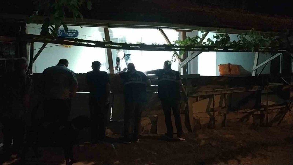 Yaşlı kadının evine taşlı saldırı