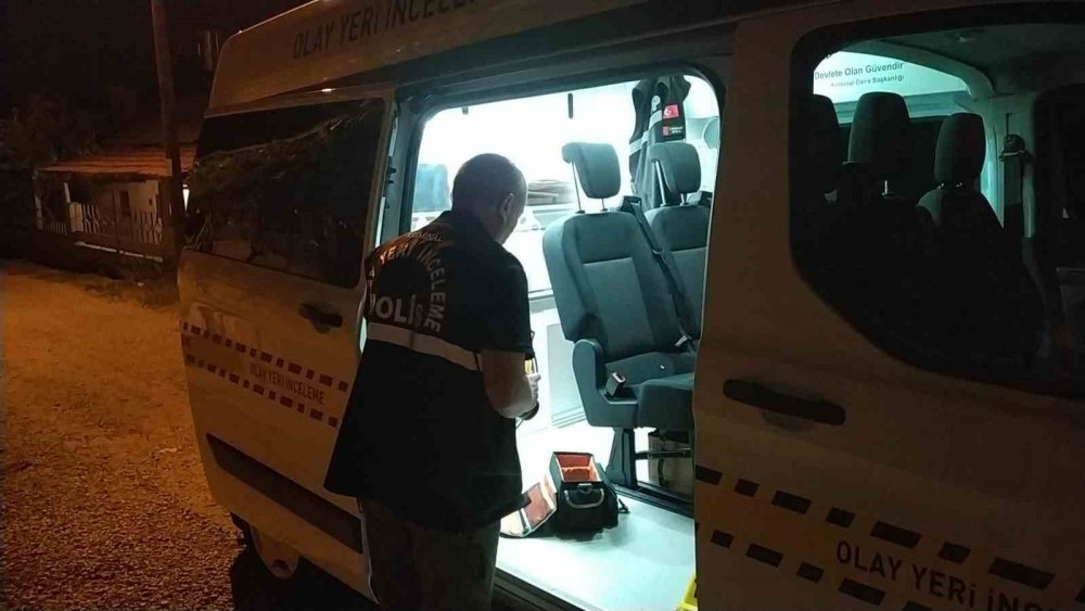 Yaşlı kadının evine taşlı saldırı