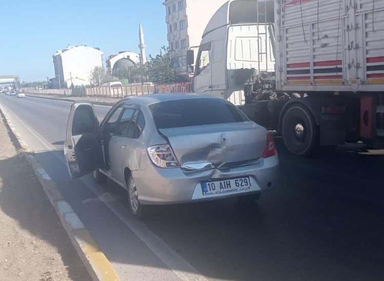 Zincirleme kazada 4 araç birbirine girdi