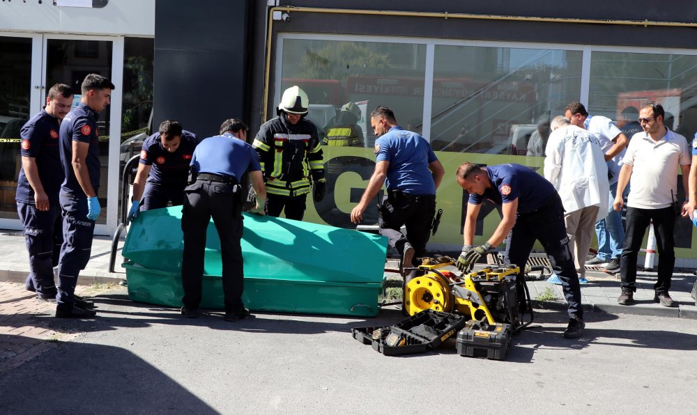 7'nci kattan düşen ses sanatçısı hayatını kaybetti