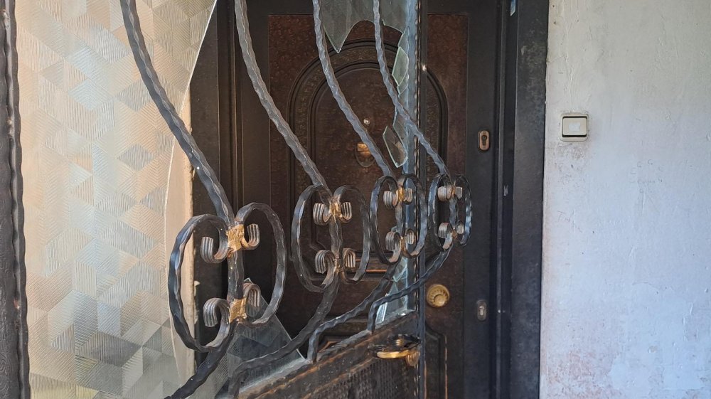 Evi boşaltma tartışmasında kiracılar ev sahibini darbetti