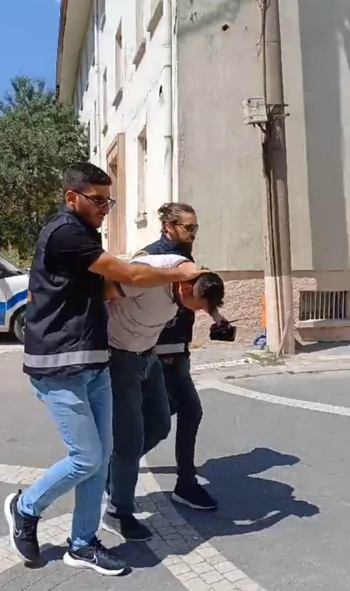 Konya'da bir kişi uyuşturucu hap ve sahte içki satışından tutuklandı