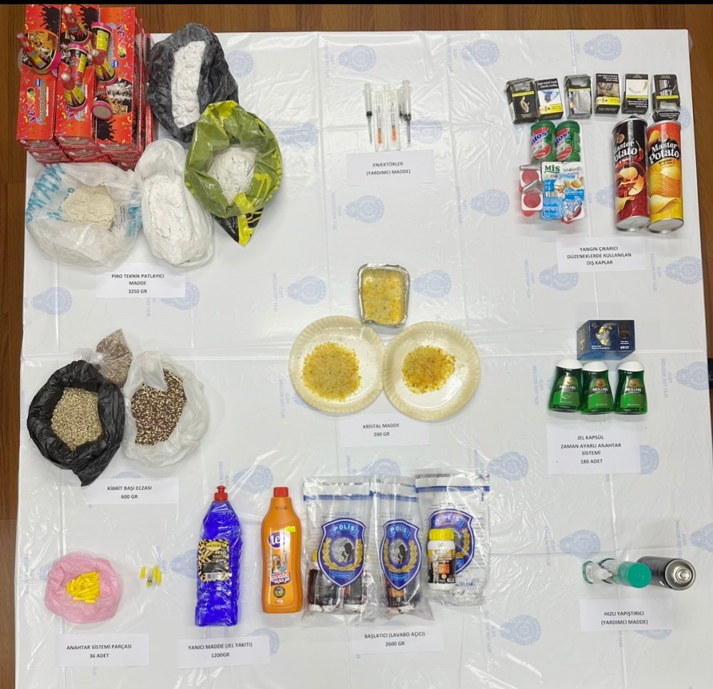 Patlayıcı bırakmak isterken çantası alev aldı!