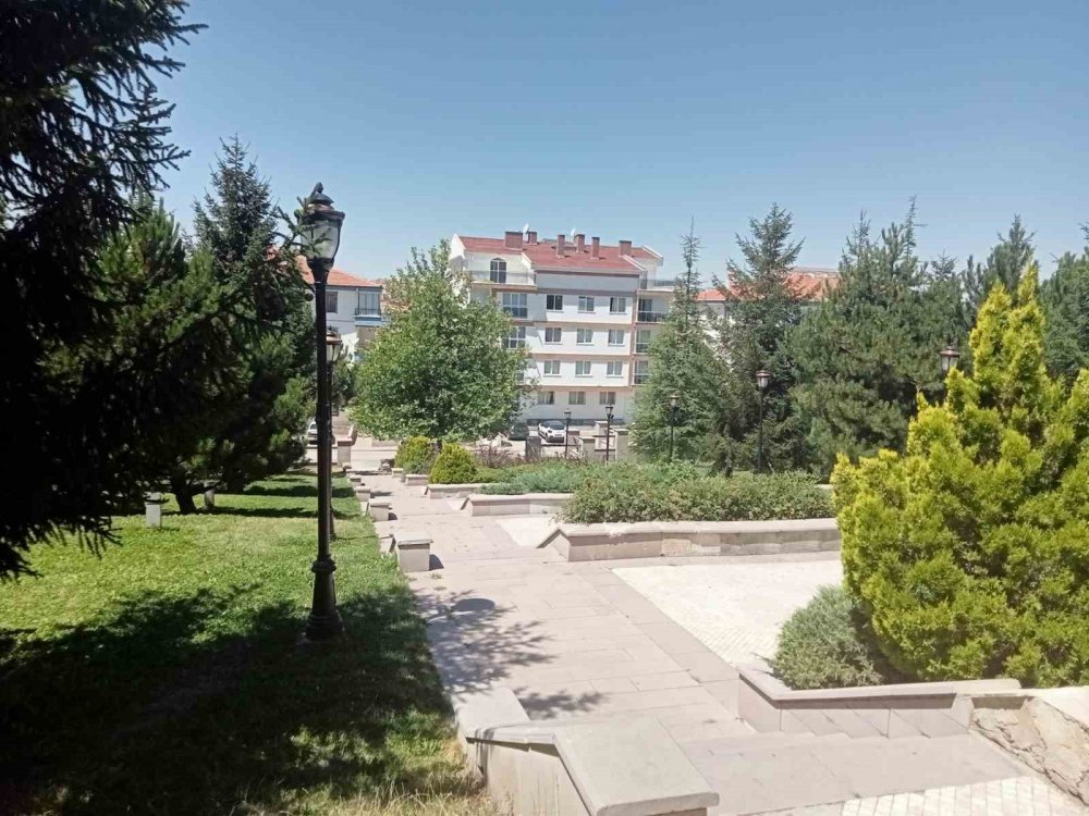 Çakmak gazı kokladığı ileri sürülen 13 yaşındaki çocuk parkta ölü bulundu