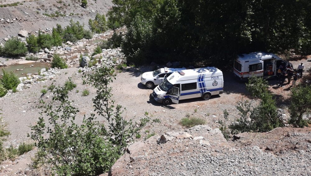 Karaman’da kamyonet Göksu Nehrine uçtu: 1 ölü, 1 yaralı