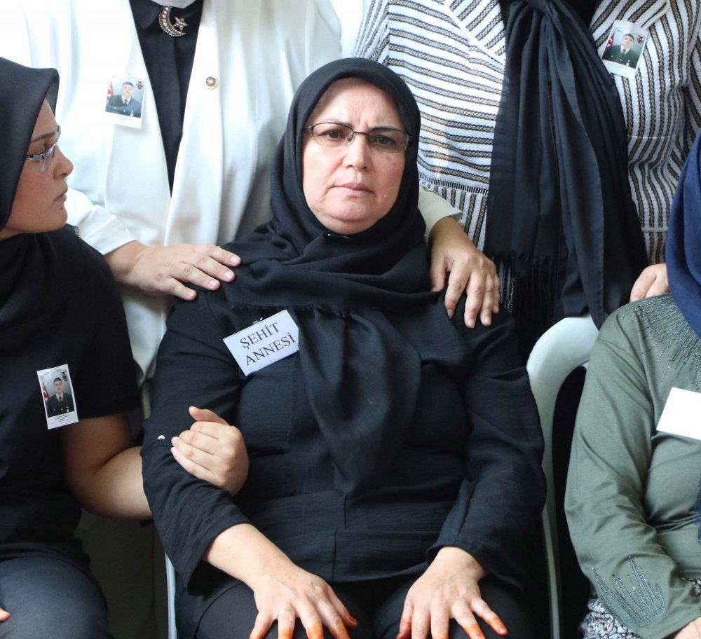 Şehit Uzman Çavuş Özek, memleketi Denizli'de son yolculuğuna uğurlandı