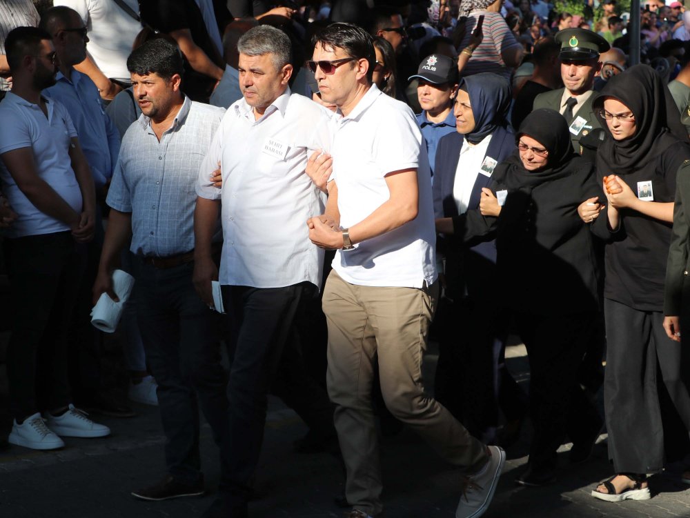 Şehit Uzman Çavuş Özek, memleketi Denizli'de son yolculuğuna uğurlandı