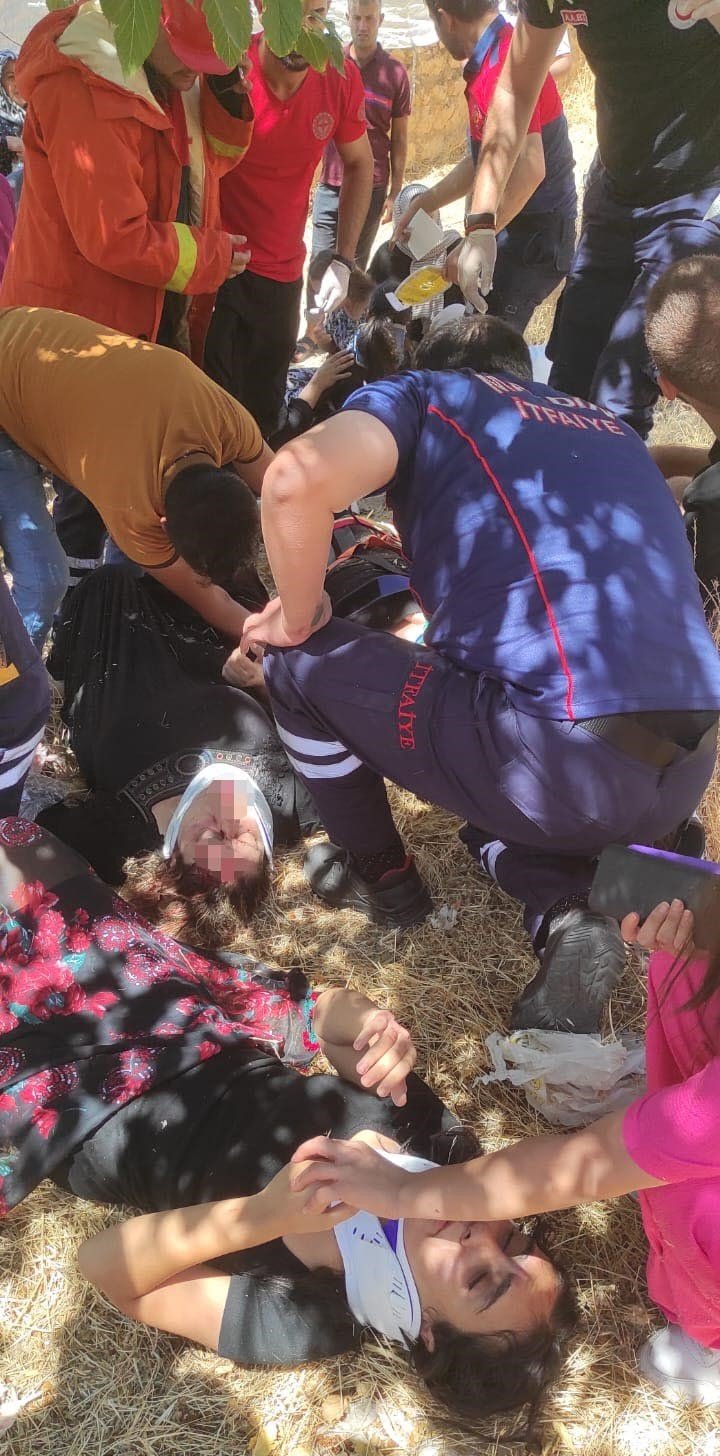 Hafif ticari araç şarampole yuvarlandı! Çok sayıda yaralı var