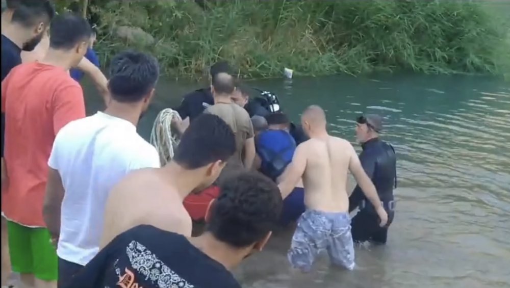 Tunceli'de serinlemek için çaya giren iki arkadaştan biri boğuldu