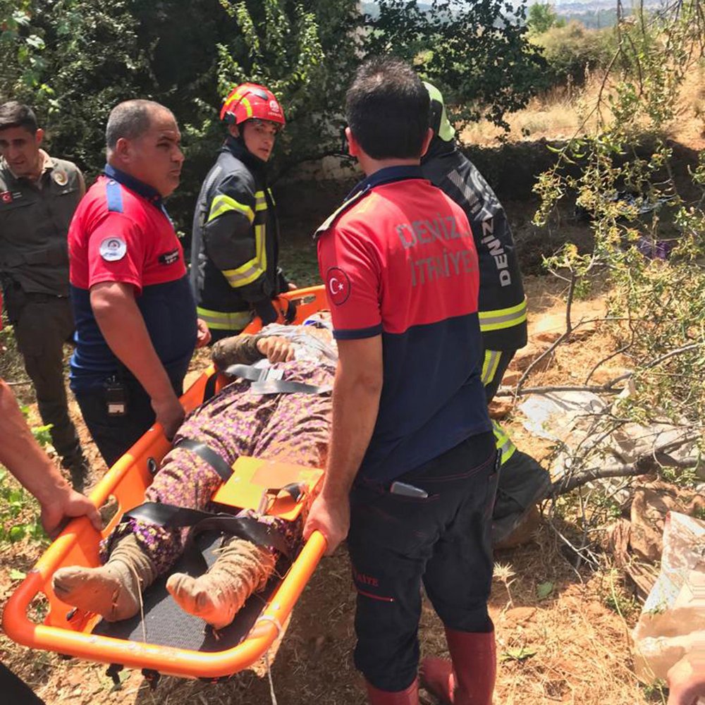 Tarım işçilerini taşıyan kamyonet dere yatağına savruldu: Ölü ve yaralılar var