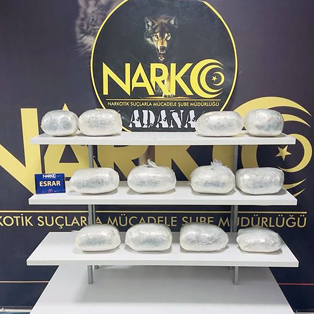 'Aşil' tepki verdi, yolcu otobüsünün içecek dolabından 9 kilo esrar çıktı