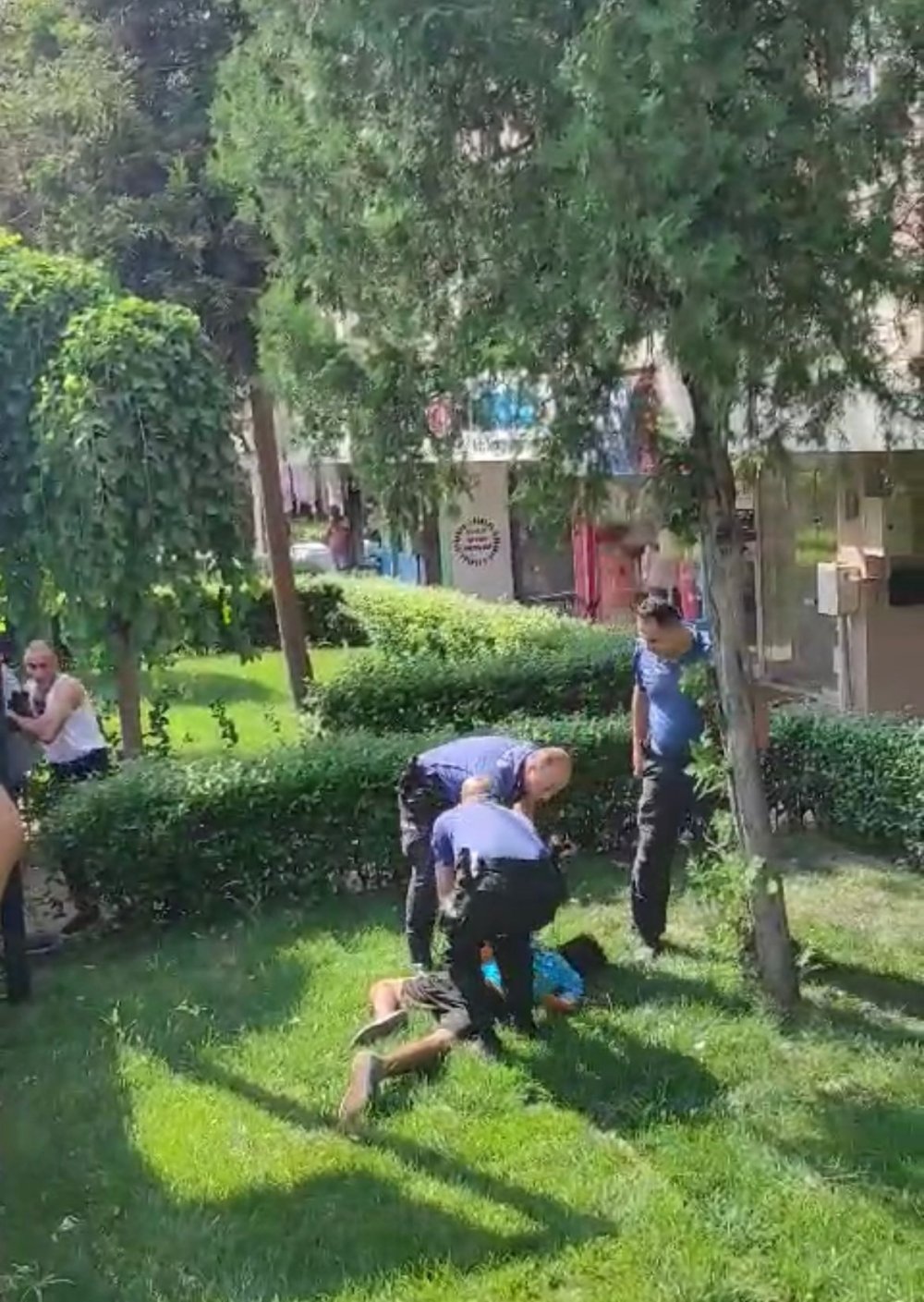 Amcasının evini ateşe verdi