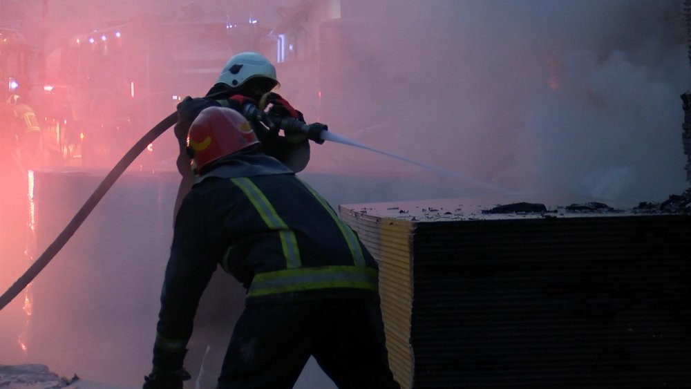 Isı yalıtım sistemleri üretimi yapan fabrikada yangın