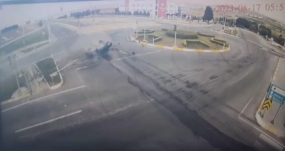 Takla atan otomobildek öğretmen öldü, babası yaralandı