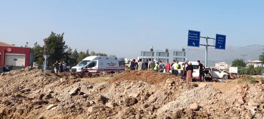 Otomobil şarampole devrildi, cok sayıda yaralı var