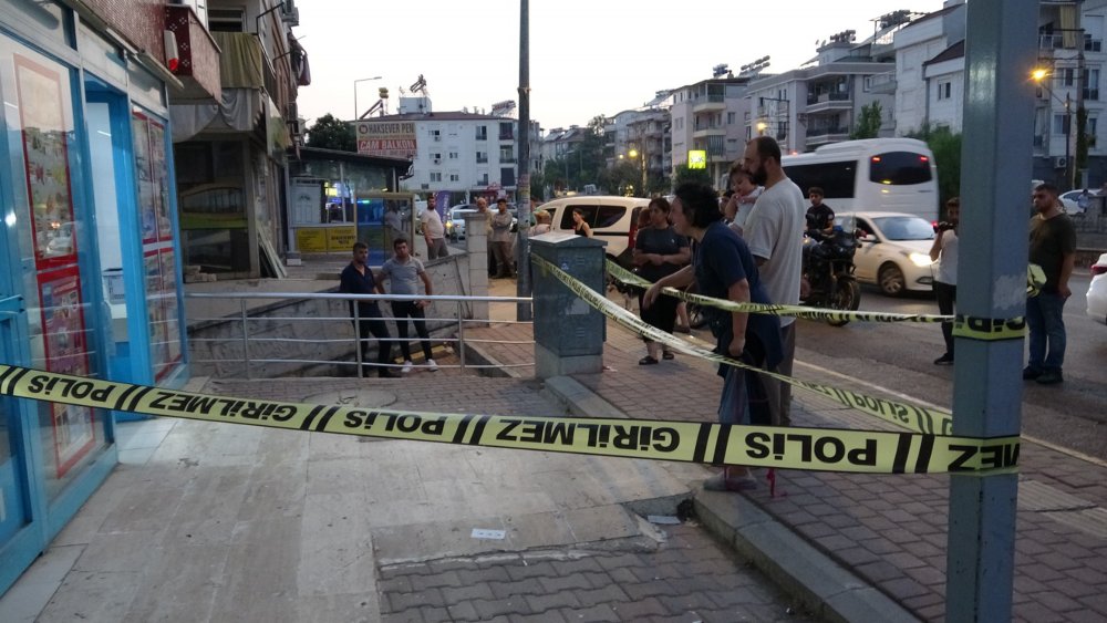 Eşini çalıştığı markette bıçaklayarak öldürdü