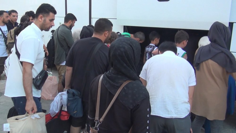 270 kaçak göçmen tekneye binerken yakalandı