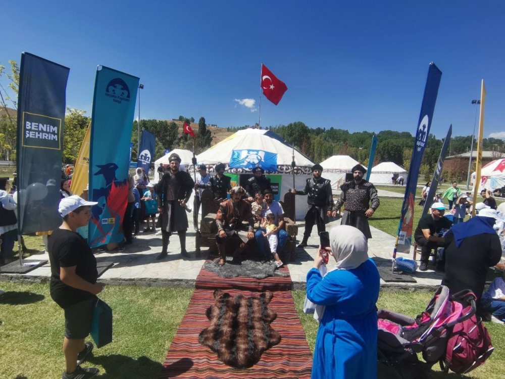 Konya Büyükşehir'in o şehirde yaptığı etkinlik yoğun ilgi görüyor