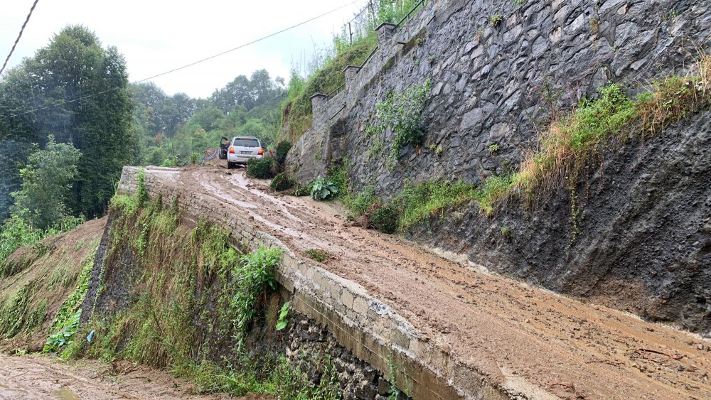 Rize'de sağanak sel ve heyelana neden oldu; 1 ev yıkıldı, 8 ev boşaltıldı