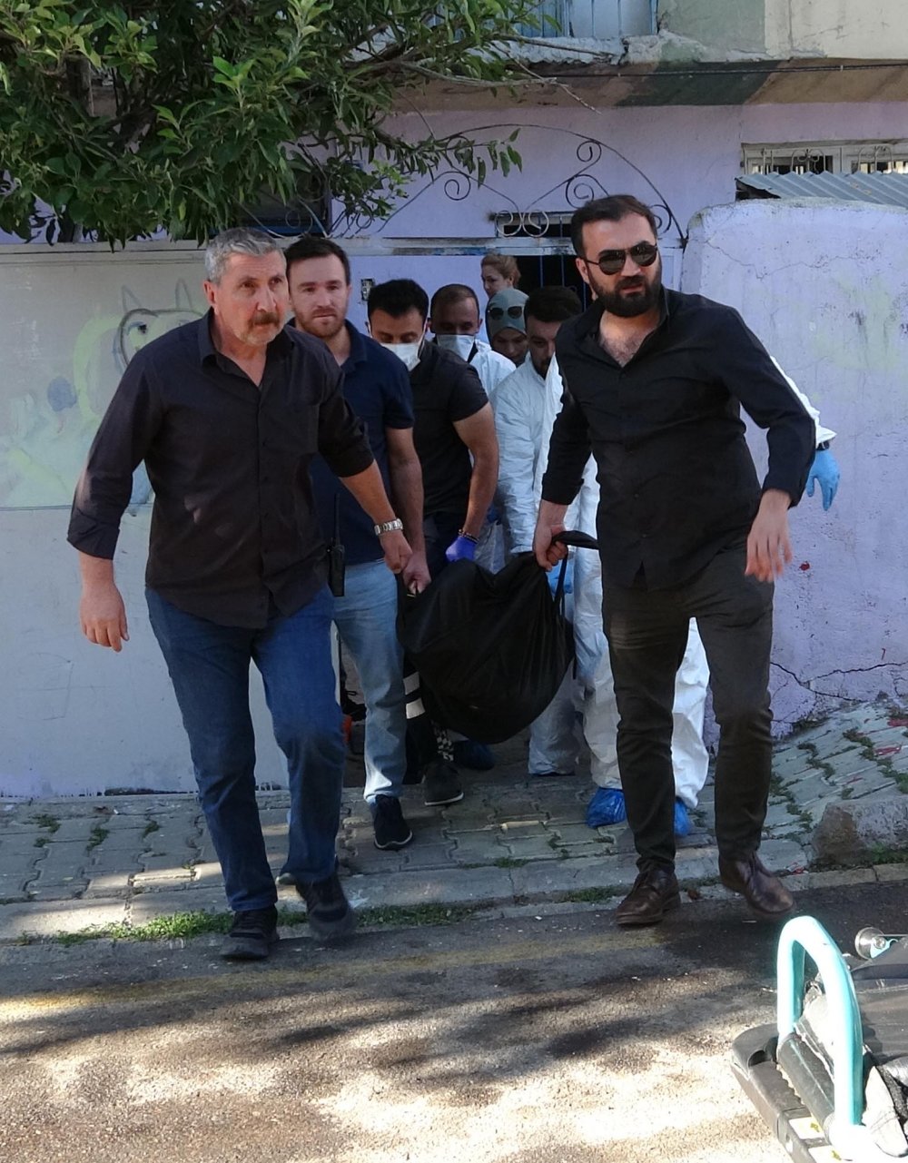 Sabah polise şikayet ettiği husumetlisini, öğleden sonra uzun namlulu silahla öldürdü