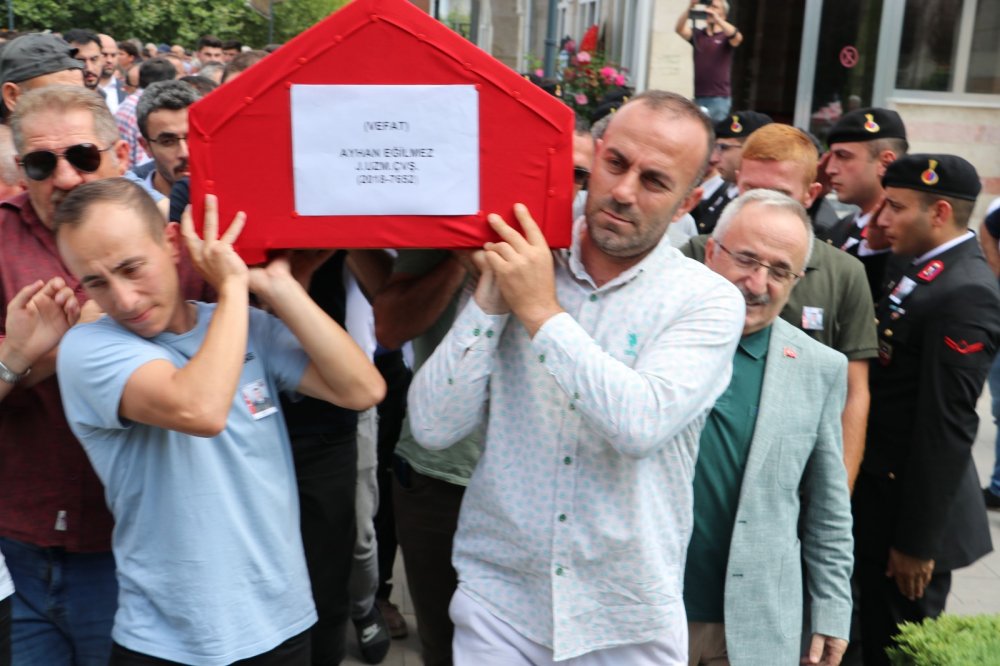 Uzman çavuş, son yolculuğuna uğurlandı