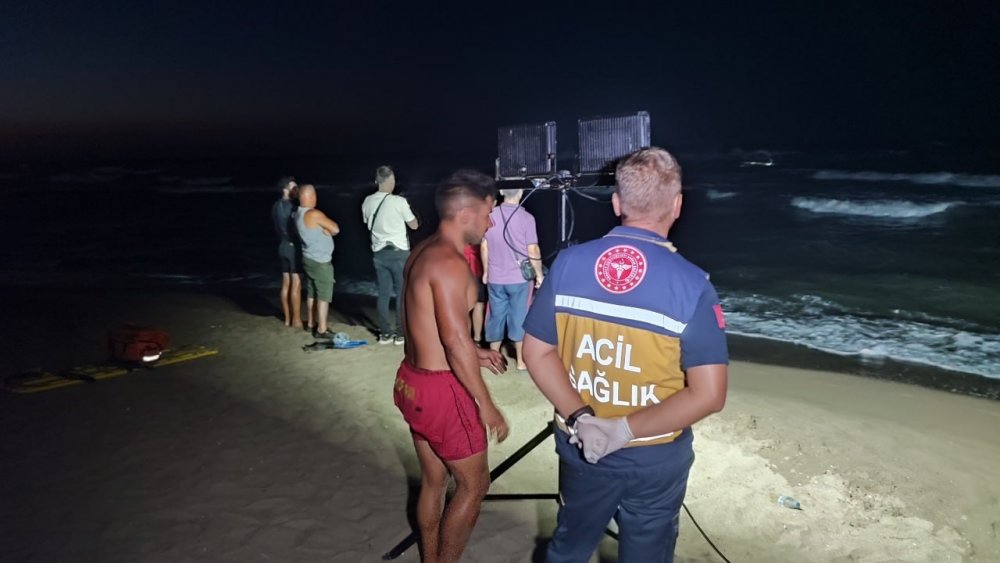 Yasak olmasına rağmen girdiği denizde kayboldu