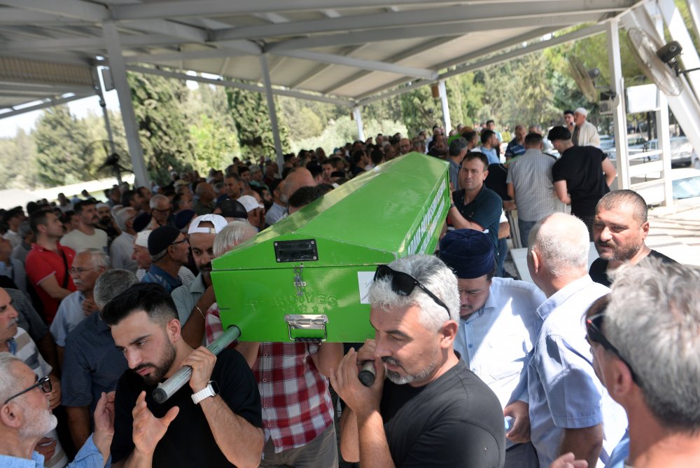 Kazada ölen anne, kızı ve ikiz kardeşi toprağa verildi