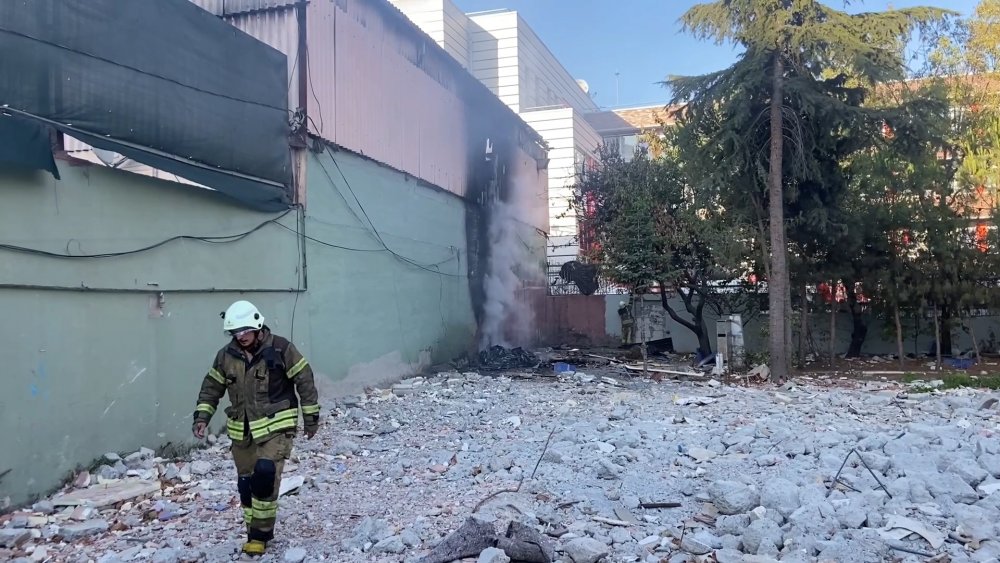 İnşaat malzemeleri dükkanında yangın