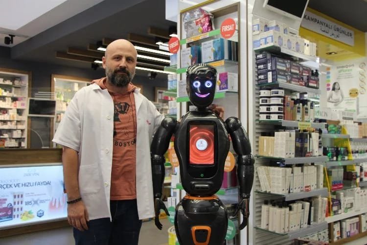 Konya'da üretilen yapay zeka robotu işbaşı yaptı