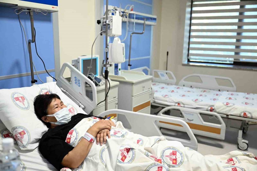 Kırgızistan’da Türk doktorlardan ilk böbrek nakli ameliyatı