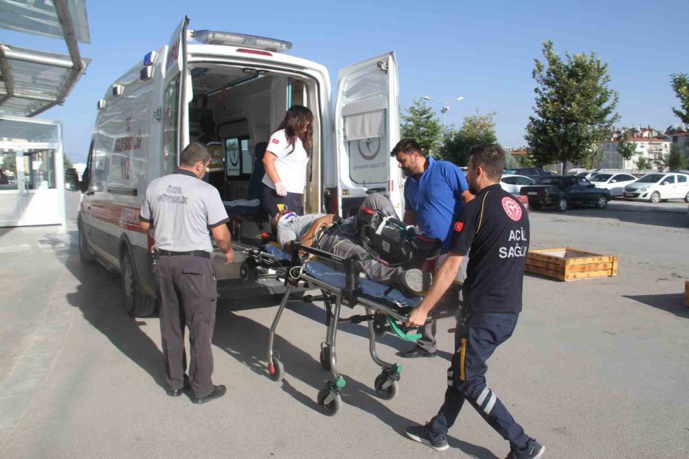 Konya'da minibüsle çarpışan motosikletin sürücüsü ağır yaralandı