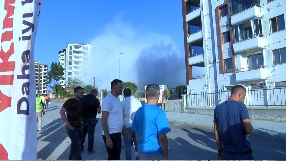 Malatya'da ağır hasarlı binalar yıkılmaya devam ediyor