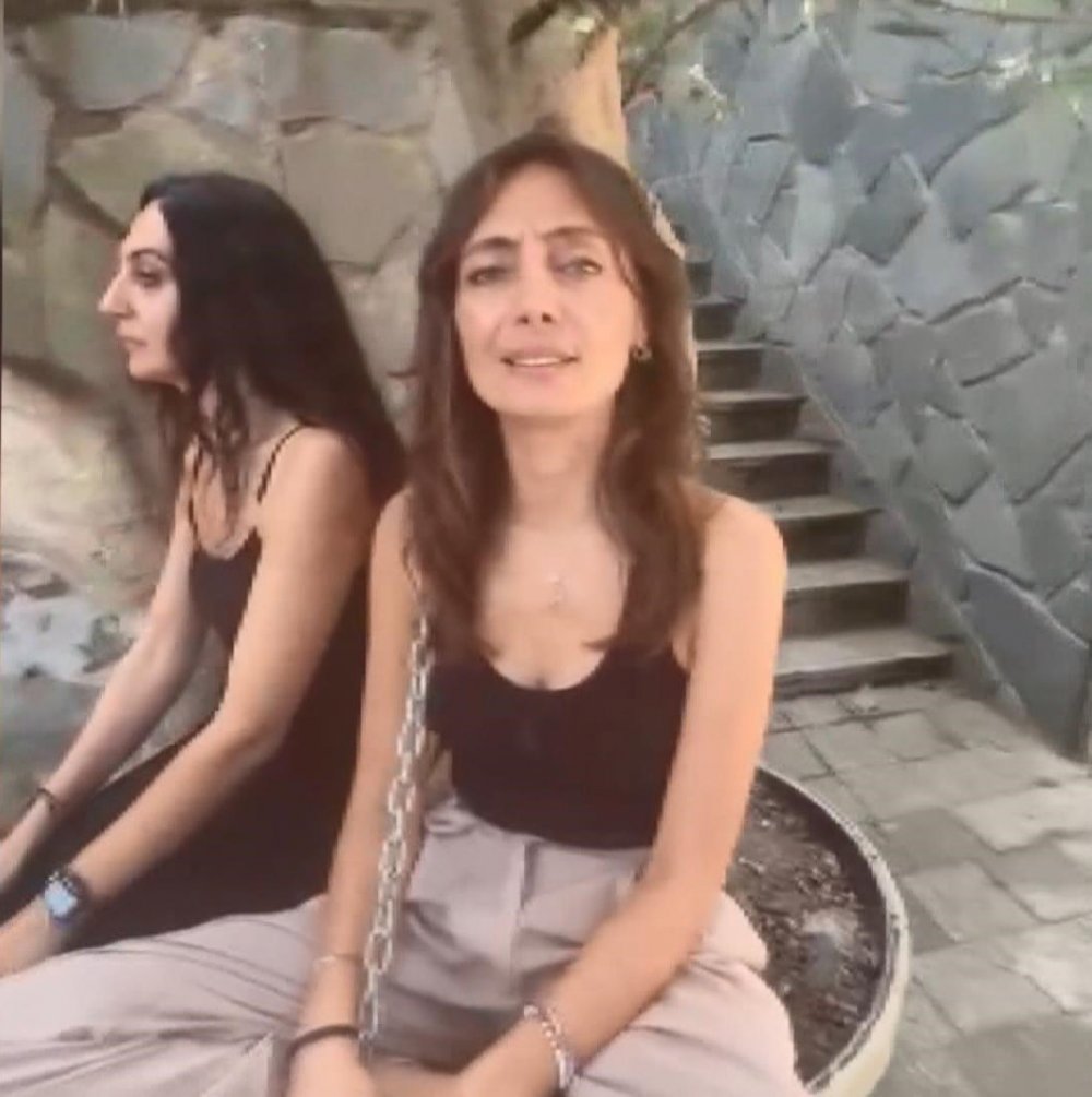 Zeytin ağacı tartışması: Kendini ağaca zincirledi