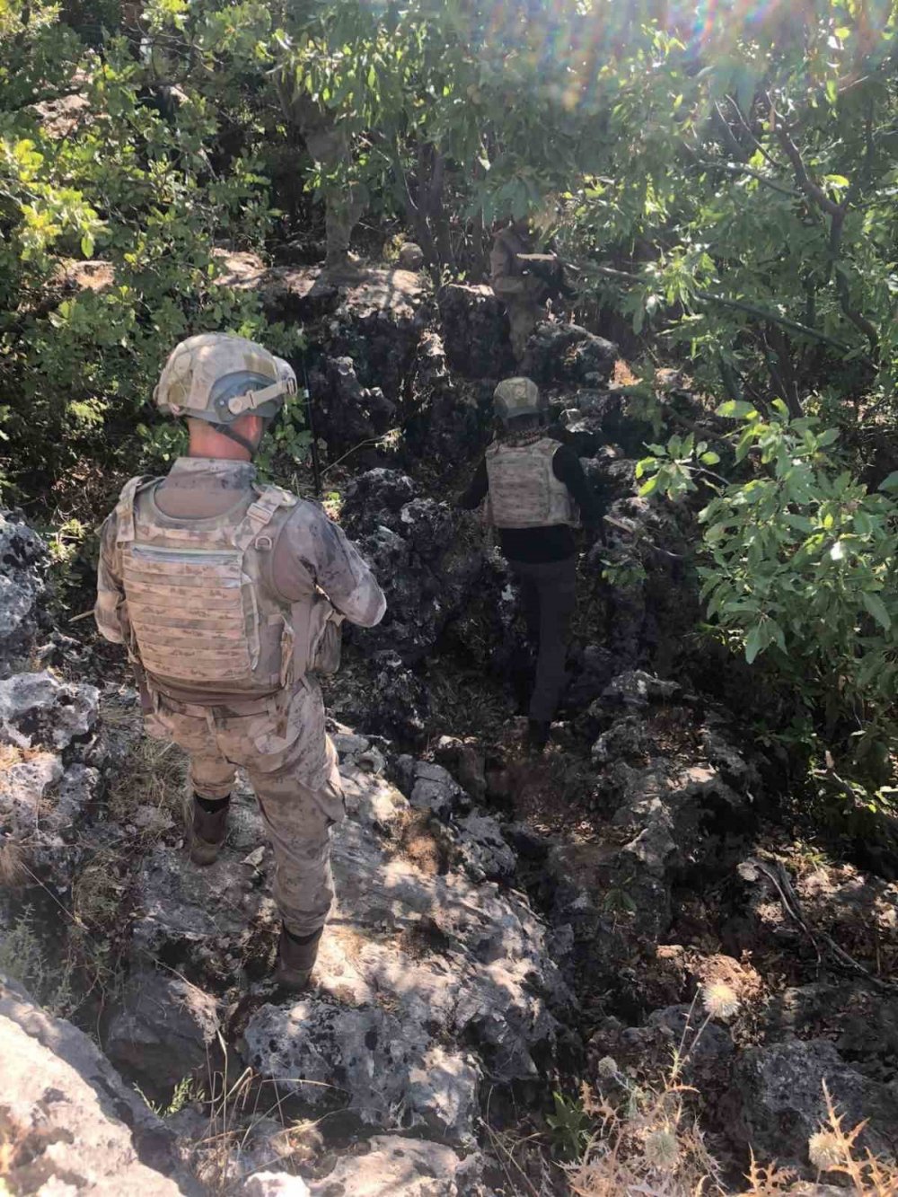 Teröristlerin yaşam malzemesi bulundu