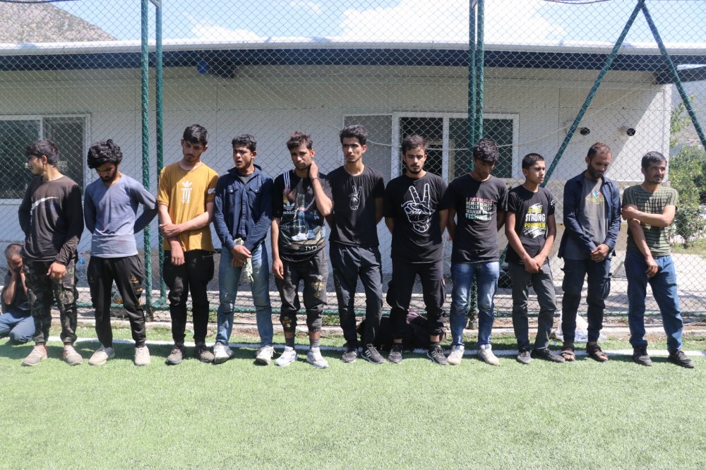 TIR'ın dorsesinden 39 kaçak göçmen çıktı