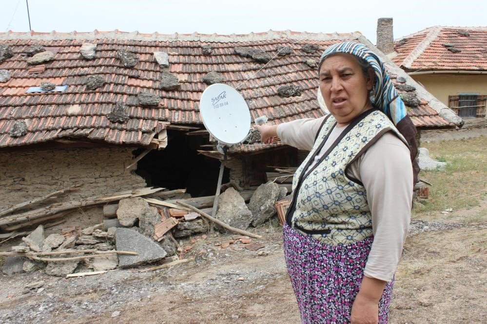 Futbol sahası taş sahasına döndü
