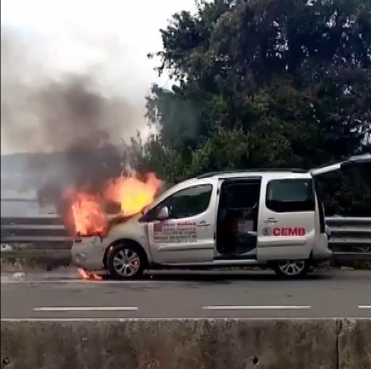 Seyir halindeyken alev aldı!