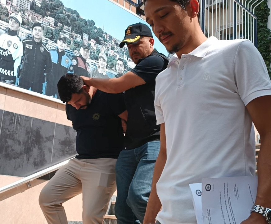 Telefon dolandırıcısına tüm servetini verdi!