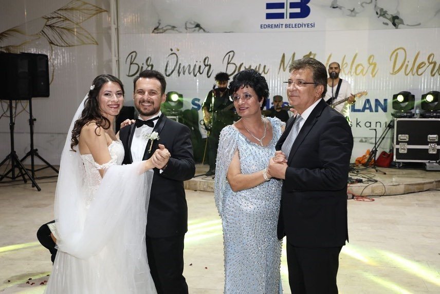 Kendi kızının nikâhını kıydı