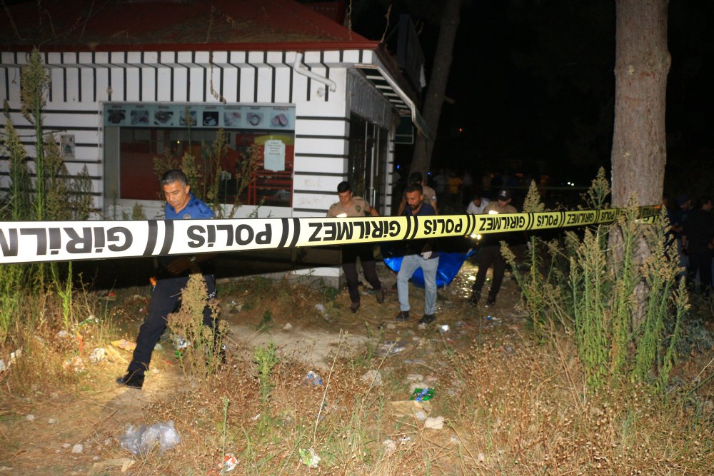 Başına taşla vurularak öldürülmüş erkek cesedi bulundu