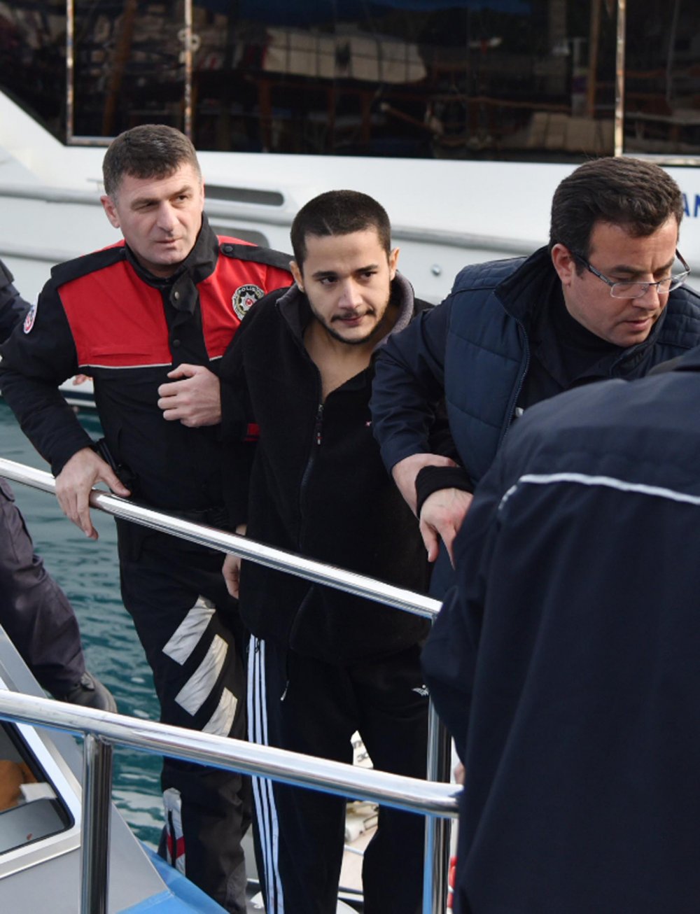 Eski belediye başkanı çatıdan atladı! Şaşırtan intihar